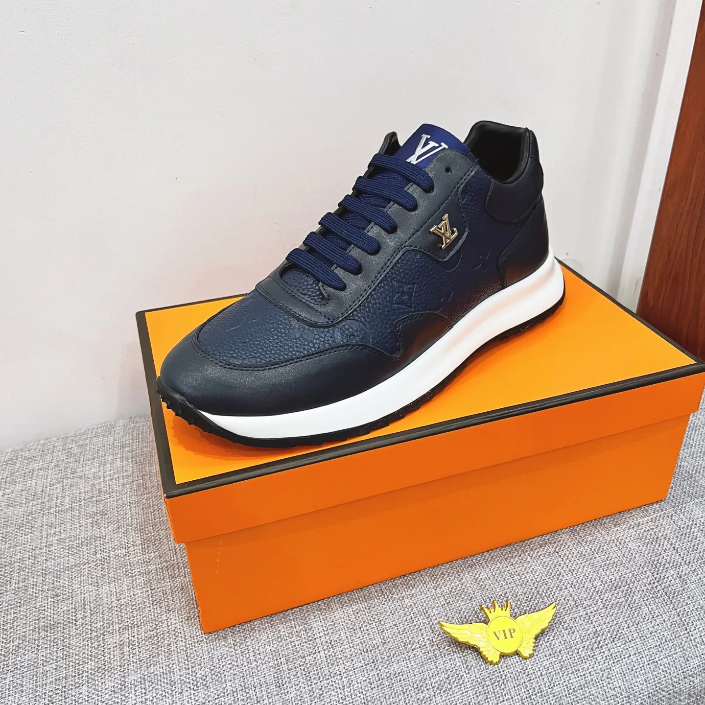 Men's shoes 💰 460💰【LV】🔥Louis Vuitton, high-end men's shoes brand official website 1:1 latest masterpiece: uppers are made of Italian imported first-layer cowhide with comfortable and breathable lining➕original non-slip and wear-resistant outsole🔥, making walking more convenient and comfortable! An exclusive new model, a stunning work, a beautiful 1:1 replica [color] compared to the official quality! Create a fashionable personality to set off your uniqueness! A must-have for trendy men! Classic🔥Size: 38-44 Color: 🔥Multiple colors available🔥.